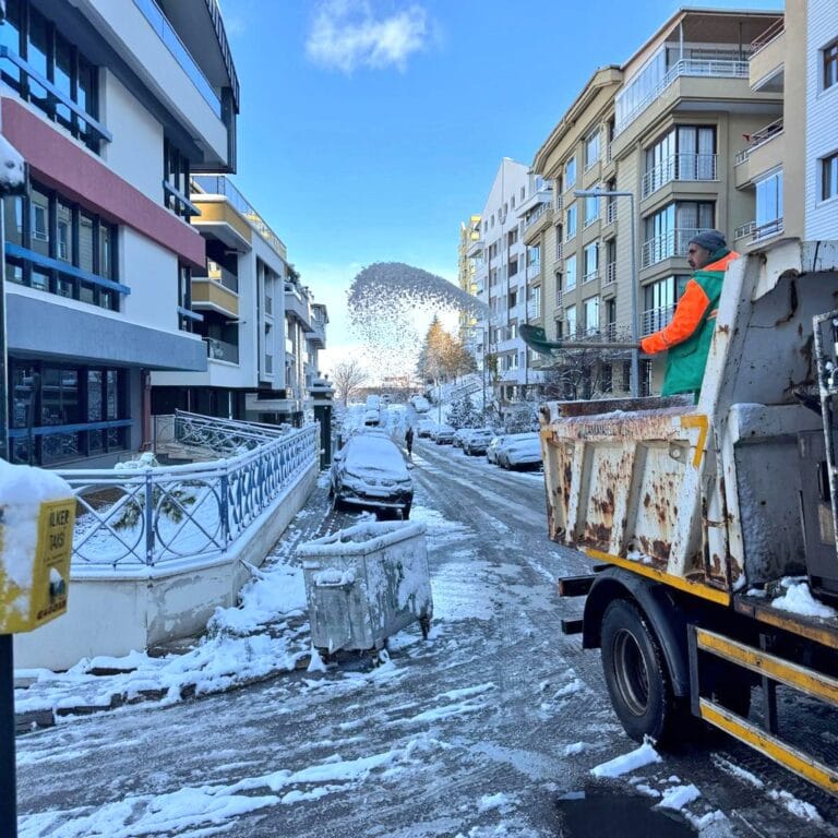 Meteoroloji’den 13 il için sarı, 11 il için turuncu alarm! Kuvvetli sağanak ve yoğun kar var