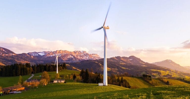 2023’te Yenilenebilir Enerji Kapasitesinde Rekor Artış: Güneş Enerjisi Lider Konumda