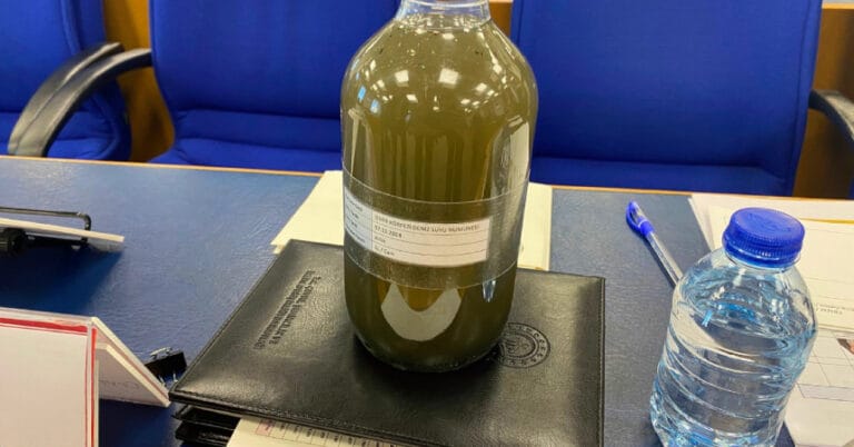 Meclis’te çevre kirliliği tartışması! Kurum İzmir Körfezi’nden su getirdi, CHP’liler tepki gösterdi