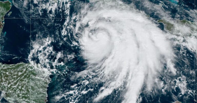 Tropikal fırtına Rafael, Karayipler’de güçleniyor! Küba ve ABD körfezi için uyarılar