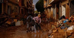 İspanya başbakanı Sanchez, sel felaketinin nedenini iklim değişikliği olarak gösterdi