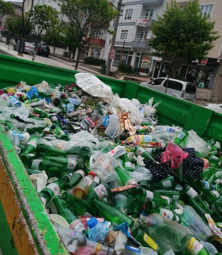 Körfez’de 45 ton cam geri dönüşüme girdi