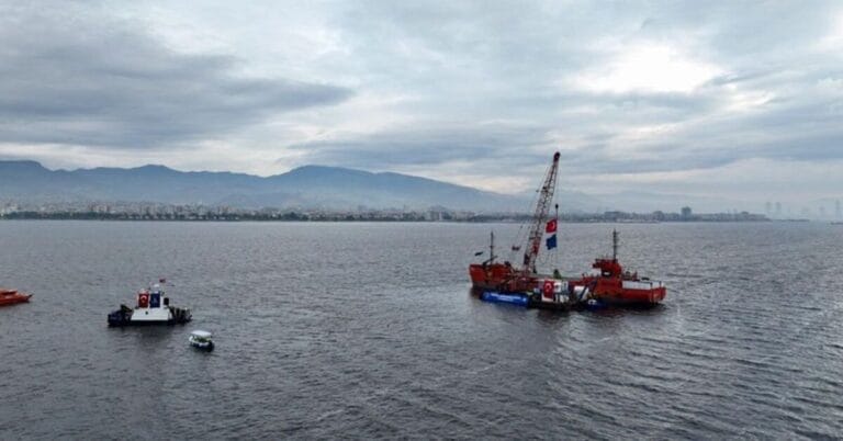 İzmir Körfezi’nde temizlik seferberliği: Dip tarama çalışmaları başladı