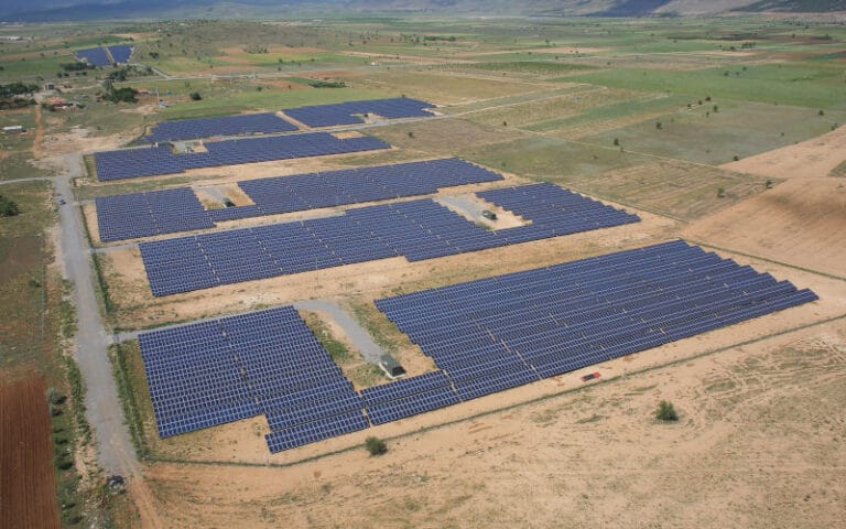 Akfen Yenilenebilir Enerji’nin Osmaniye’deki Sarıtepe Hibrit GES projesi enerji üretimine başladı