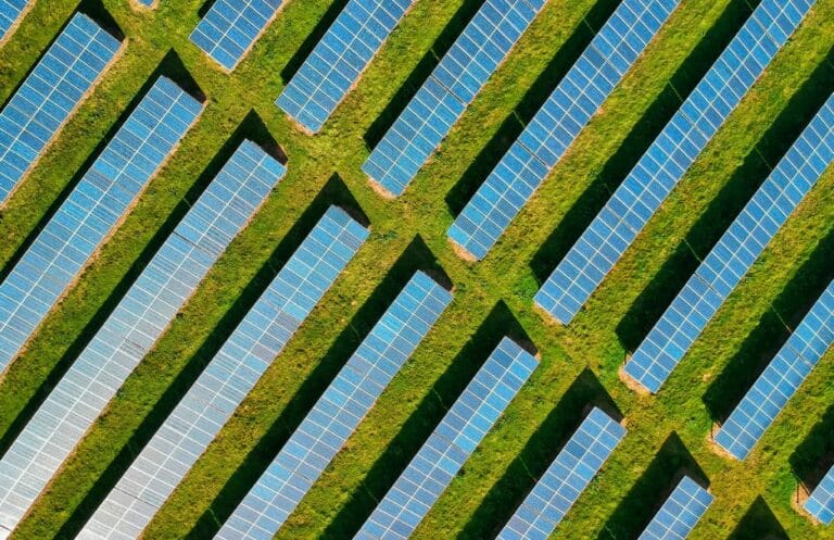 Güneş enerjisi santrali nedir? Çalışma prensibi, avantajları ve dezavantajları