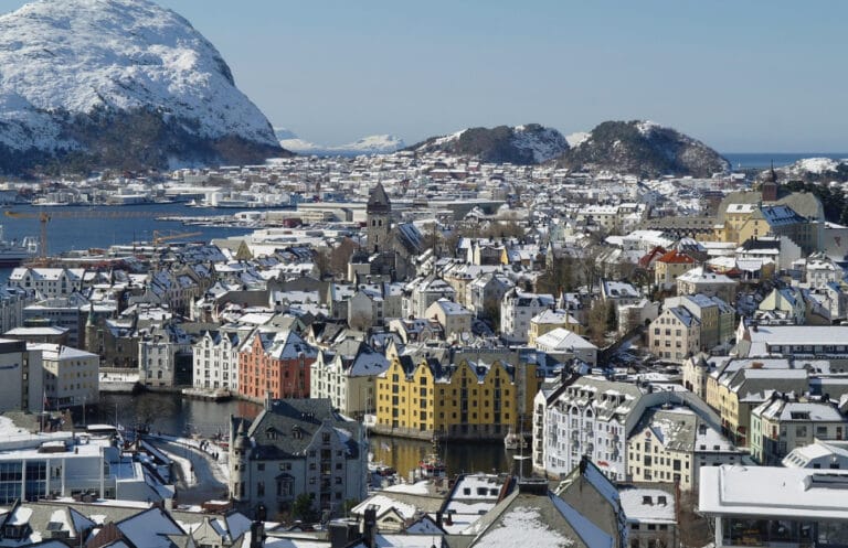 Norveç, uluslararası fosil yakıt finansmanını durduruyor