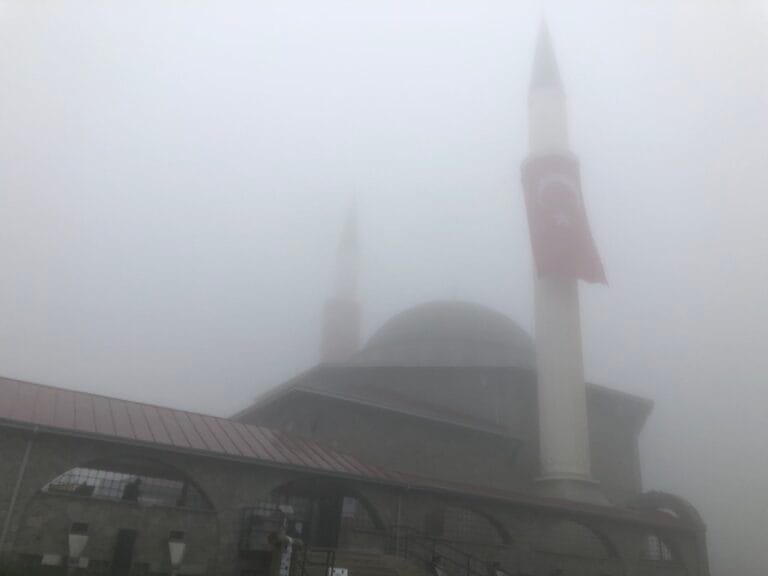 Trakya yağmurlu, iç bölgeler sis ve puslu