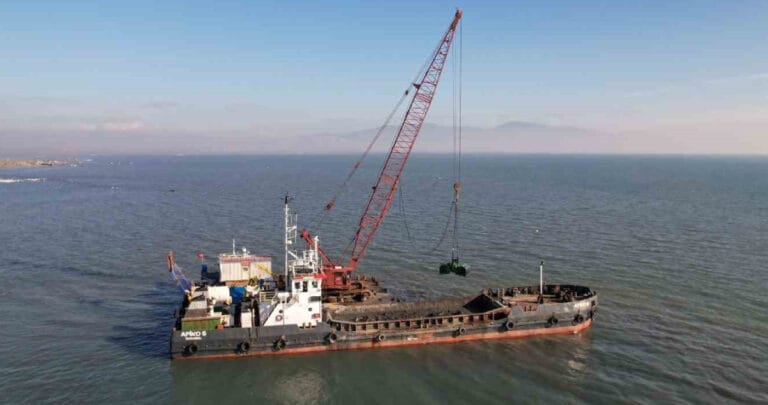 İzmir Körfezi’nden 60 bin ton çamur çıkarıldı