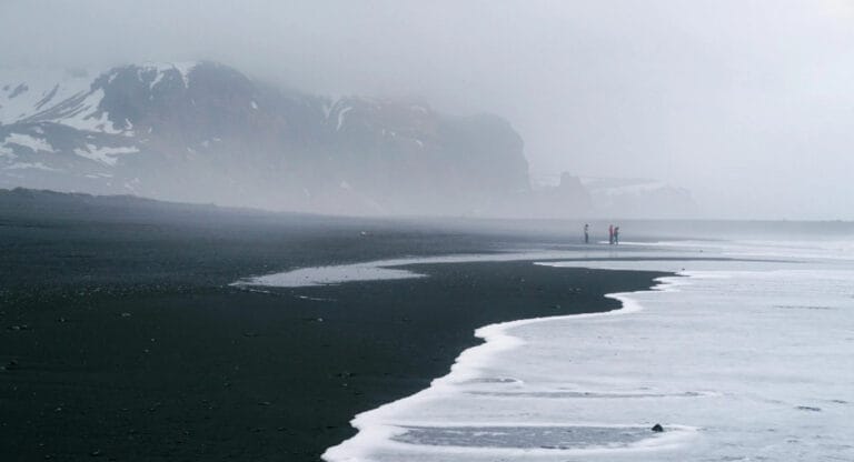 Antarktika buzullarının erimesi buz altındaki 100 volkanı patlatabilir
