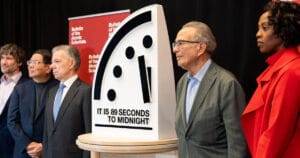 Atom bilimcileri ‘Kıyamet Saati’ni rekor seviyeye çekti: Gece yarısına 89 saniye kaldı