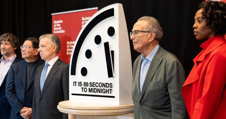 Atom bilimcileri ‘Kıyamet Saati’ni rekor seviyeye çekti: Gece yarısına 89 saniye kaldı