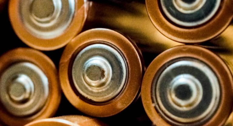 Bilim insanları endüstriyel atıkları yenilenebilir enerji depolamak için kullanılabilecek pillere dönüştürüyor