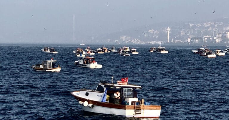 Ege’de yağmur ve lodos, iç bölgelerde sis ve pus var