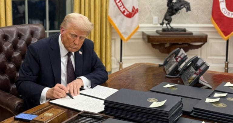 Trump, Paris İklim Anlaşması’ndan çekilme kararını yeniledi