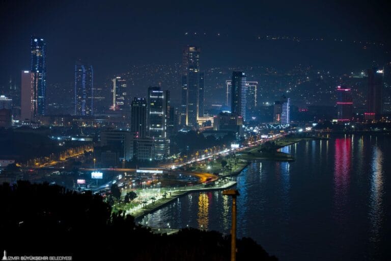 İzmir’de dış cephe aydınlatmasında yeni dönem