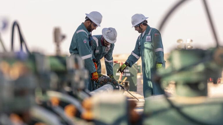 BP, yenilenebilir enerji hedeflerinden vazgeçip fosil yakıtlara dönüyor