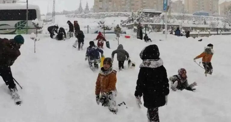 Batıda yağmur, doğuda kar var