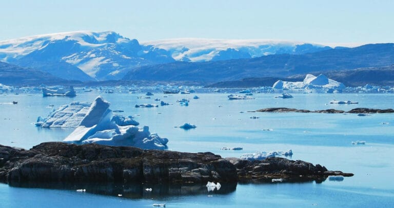 Kutuplarda deniz buzu seviyeleri rekor derece düşük seviyeye geldi