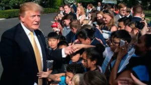 Trump, ABD’nin iklim eylemlerinin temelini sarsacak “Tehlike Bulgusu”nu iptal etmeyi planlıyor