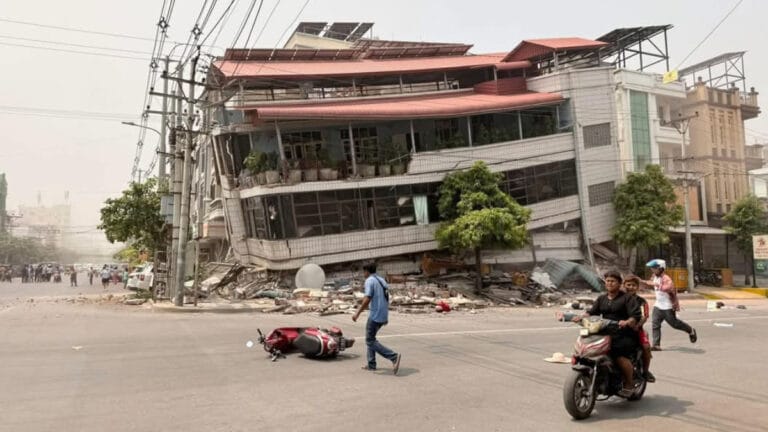 Myanmar’da 7,7 ve 6,4 büyüklüğünde depremler: En az 20 ölü, 200 yaralı
