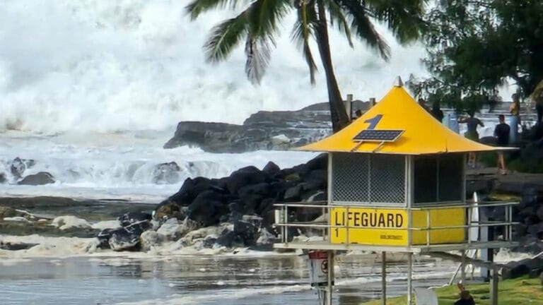Tropikal fırtına Alfred Avustralya’yı vurmaya başladı!