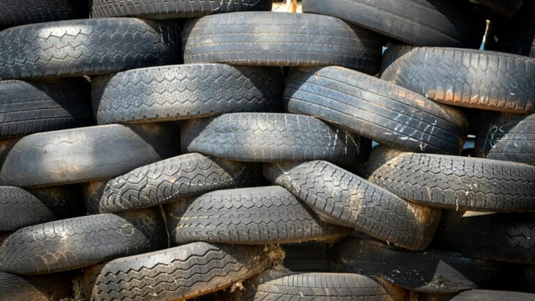 İngiltere’den Hindistan’a kullanılmış lastik ile ihracatı çevre ve sağlık felaketi taşıyor