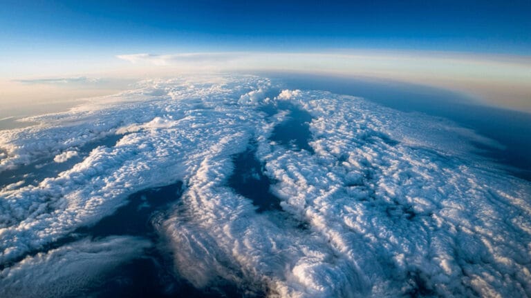 Atmosferik nehirler Antarktika’daki sıcaklık rekorlarını ve buzul erimelerini tetikliyor