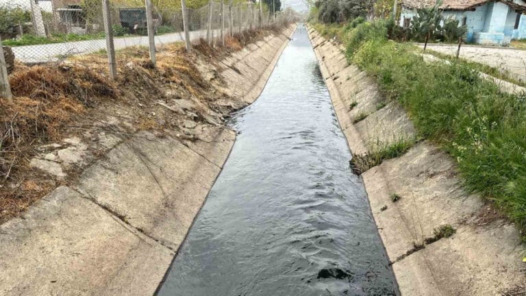 Aydın’da sulama kanalında kara su alarmı: Yetkililer inceleme başlattı