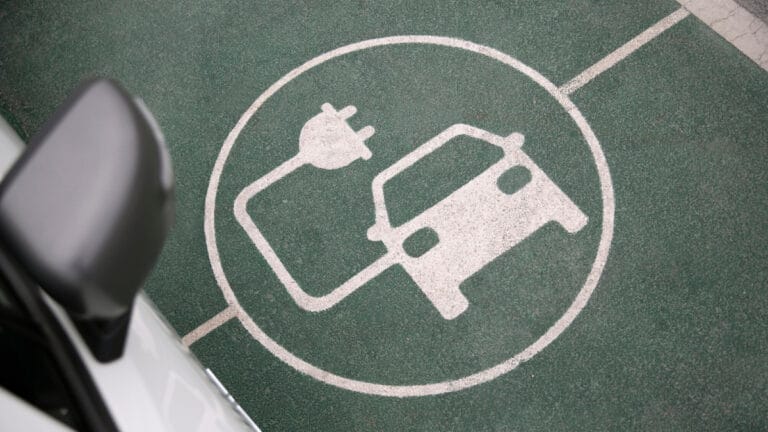 Elektrikli araçların geleceği: Avantajları, zorlukları ve teknolojik gelişmeler