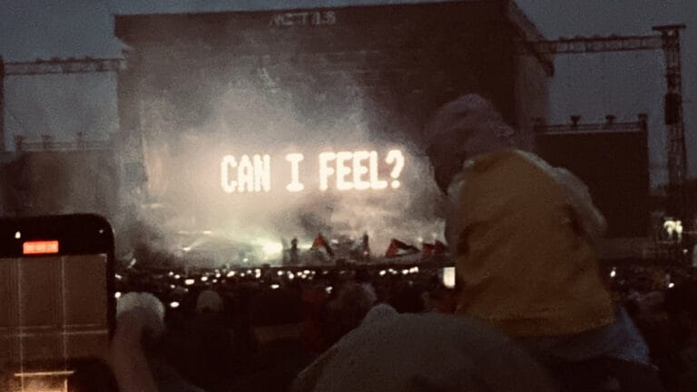 Massive Attack’tan dünyanın en çevreci konseri: Yüzde 100 pille çalışan ilk konser! Emisyonlarda yüzde 98 azalma