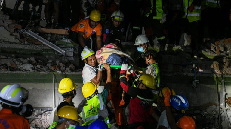 Myanmar’daki depremde 2056 can kaybı, 3900 yaralı