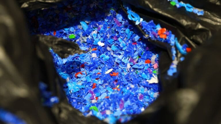 Antalya Büyükşehir Belediyesi plastik kapakları geri dönüştürüyor