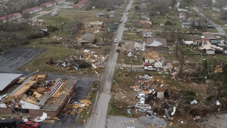 ABD’yi şiddetli fırtına vurdu: 33 ölü