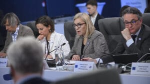 AB, iklim politikaları hakkındaki dezenformasyonla mücadeleyi görüşüyor