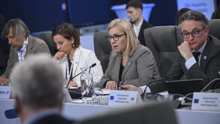 AB, iklim politikaları hakkındaki dezenformasyonla mücadeleyi görüşüyor