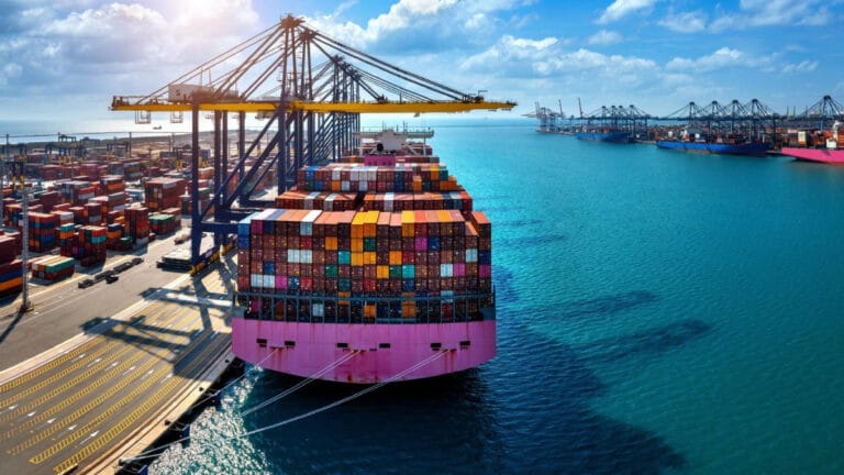 Küresel nakliye karbon vergisi tartışmaları Londra’da sürüyor: Tarihi adım mı, ticaret gerilimi mi?