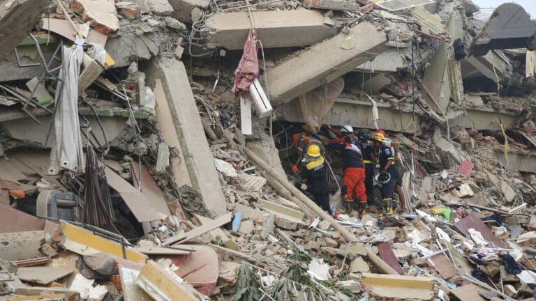 Myanmar depreminde ölü sayısı 3.000’i aştı! Kurtarma çalışmaları yağmur tehdidi altında