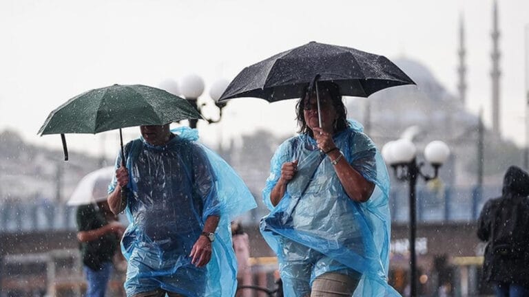 Meteoroloji’den sağanak yağmur, fırtına ve toz taşınımı uyarıları