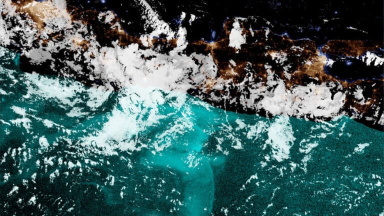 Okyanusun ışıltılı sırrı: ‘Sütlü denizler’ 400 yıllık verilerle araştırılıyor