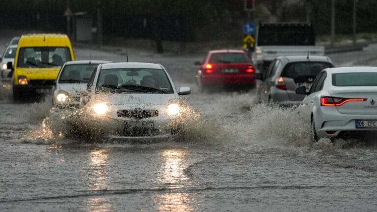 Meteoroloji uyardı! Sağanak yağmur ve toz taşınımı etkili olacak