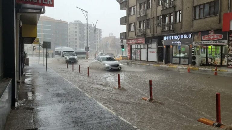 Meteoroloji’den 5 bölge için sağanak yağmur uyarısı