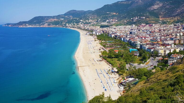 Alanya’da sürdürülebilir mavi çalışmaları mavi bayrak ödülleri ile taçlandı