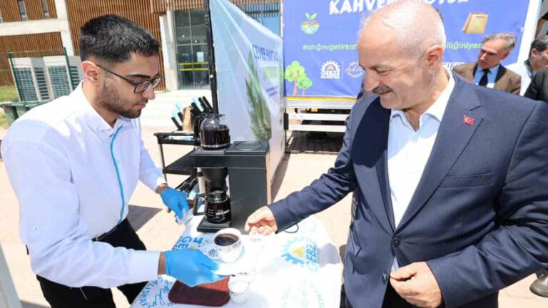 Gebze Belediyesi’nden ‘Atığını Getir Kahveni Götür’ uygulaması