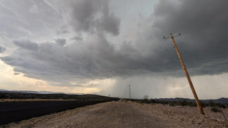 Teksas’ta fırtına ve yıldırım: 160 bin kişi elektriksiz kaldı