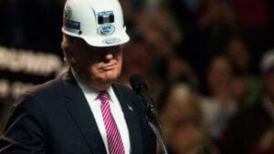 Gençlerin davası! Trump, çevre karşıtı emirlerle yaşam hakkını ihlal ediyor