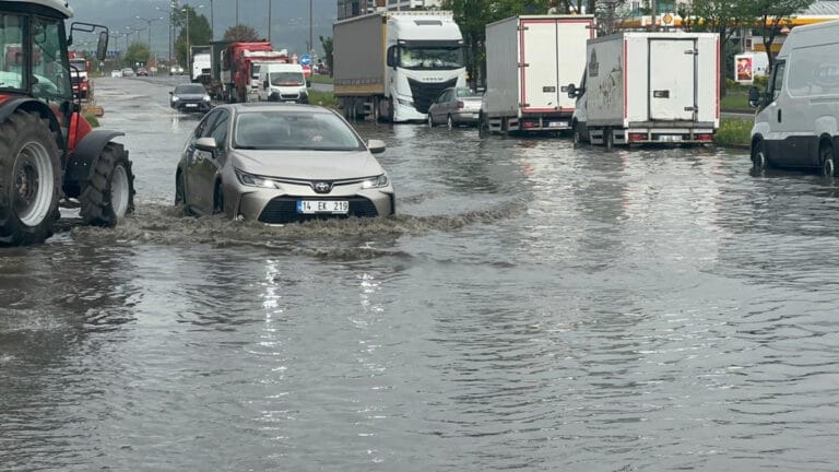 Meteoroloji’den sağanak yağmur ve kuvvetli rüzgar uyarısı