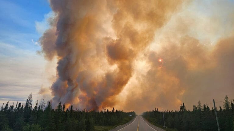 Kanada’da orman yangınları nedeniyle üç eyalette 25 binden fazla kişi tahliye edildi