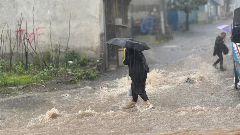 Meteoroloji’den kuvvetli rüzgar ve yağmur uyarısı