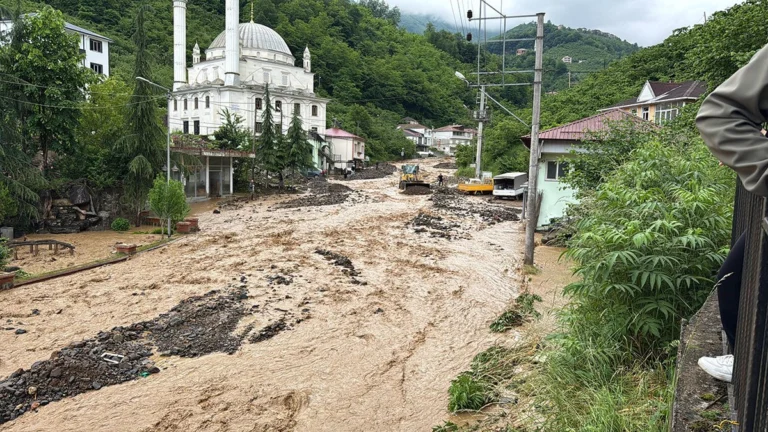 Karadeniz için sağanak yağmur uyarısı