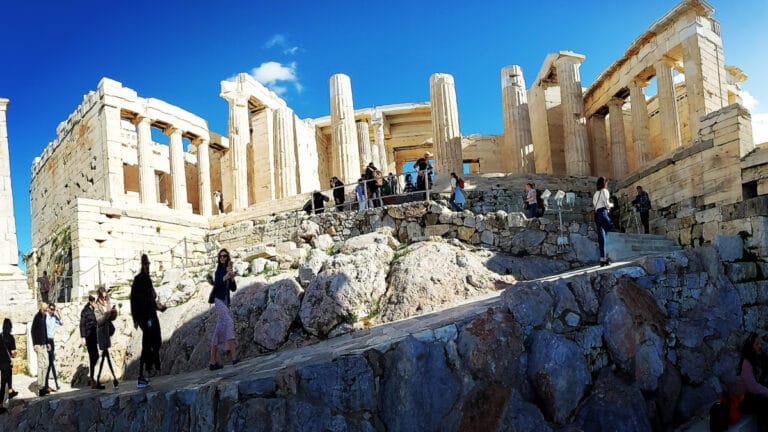 Yunanistan’daki aşırı sıcaklar nedeniyle Akropolis geçici olarak kapatıldı